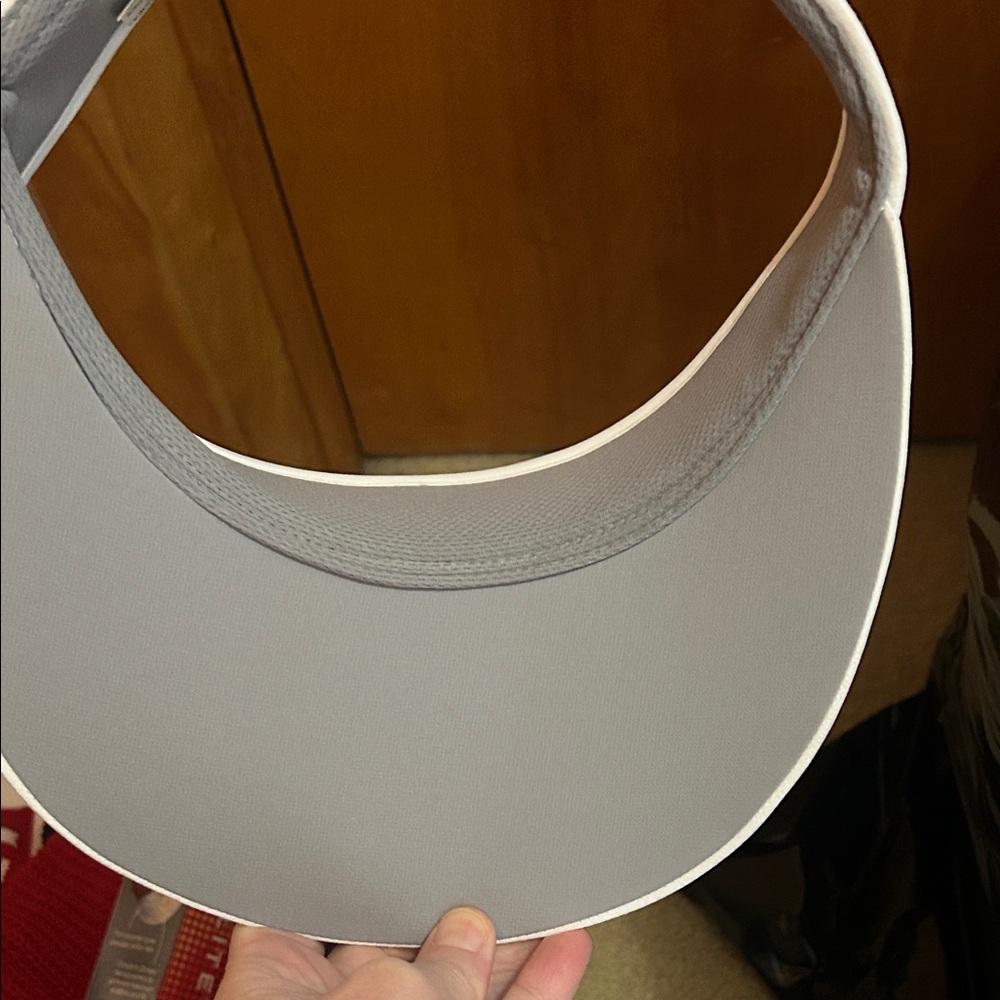 Titleist Ladies White Visor with Green Logo NWOT - Picture 2 of 3